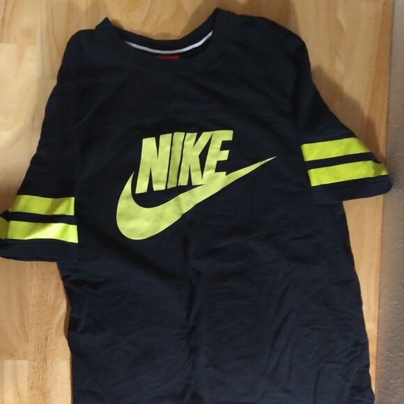 Nike Spell Out Logo Striped Sleeves T-Shirt - Picture 1 of 8